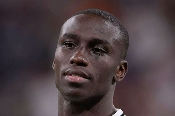 تمدید قرارداد مندی، بدون اعلام رسمی