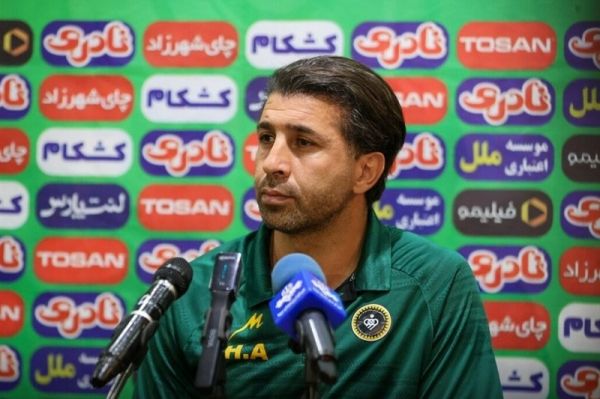  عقیلی  سپاهان یکی از گزینه‌های جدی قهرمانی است؛ از فیفا دی بهره‌ای نبردیم