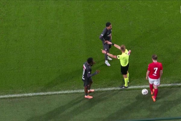  پرتاب لیوان به سمت داور در لیگ بلژیک