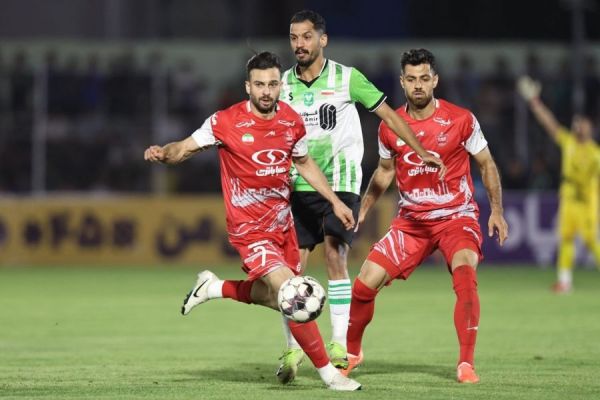  کری جالب خیبر برای پرسپولیس در روز بازی  عکس