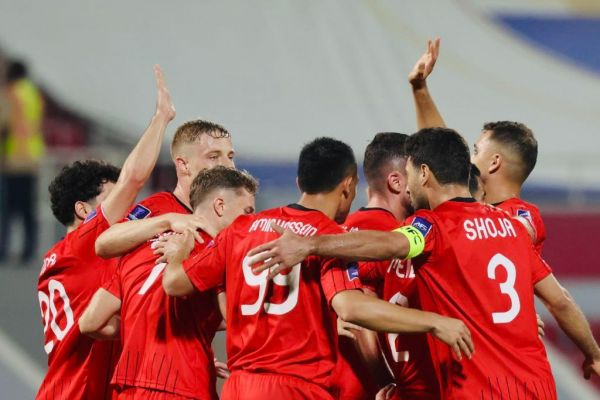  5 رُز قرمز تقدیم به تی‌تی‌ها؛ آتش‌بازی تراکتور در خانه الشارجه