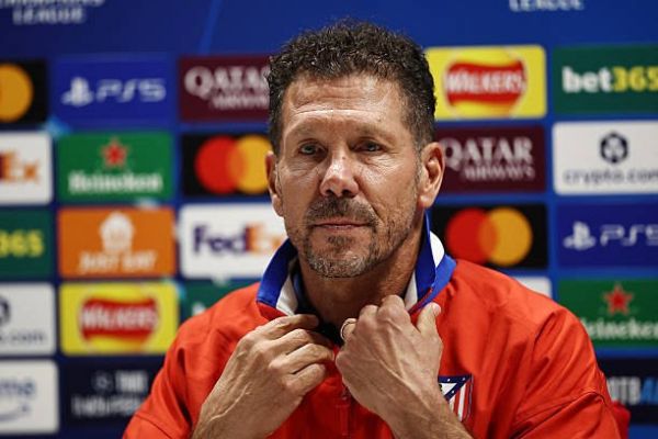  سیمئونه برای بردن به لندن می‌رود