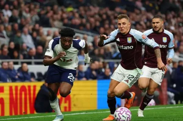 مصدومیت دلخراش مدافع فرانسوی استون ویلا عکس