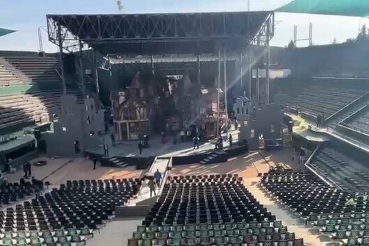  گزارش ایسنا؛ اجاره زمین تنیس مجموعه انقلاب برای اجرای تئاتر