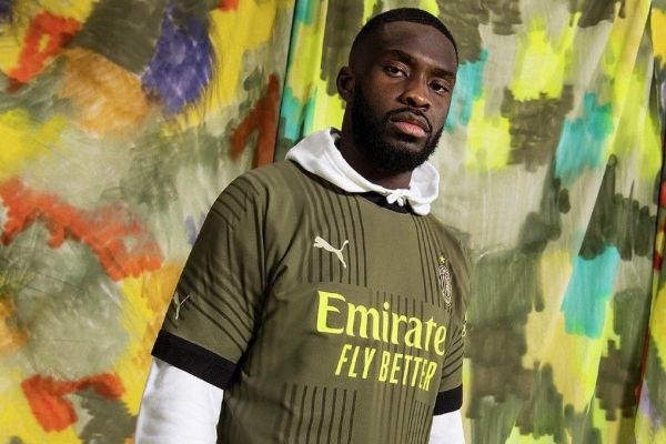 مدافع انگلیسی در آستانه تمدید قرارداد با میلان