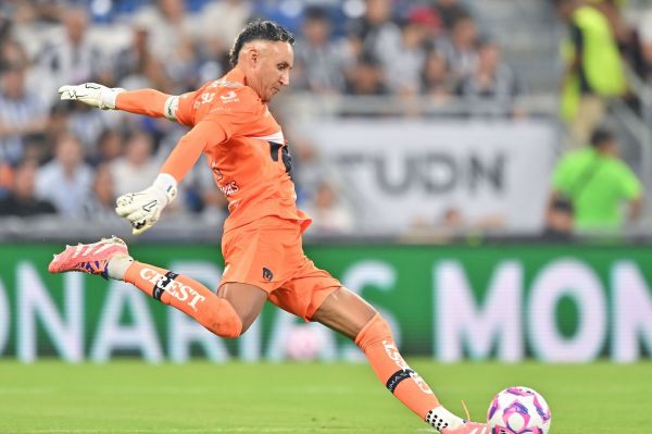  سنگربان سابق رئال مادرید و سابقه حضور در خط حمله