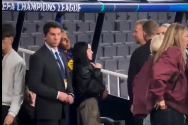  عکس؛ لحظه‌ای که فلیک با یامال و نامزدش خوش و بش کرد