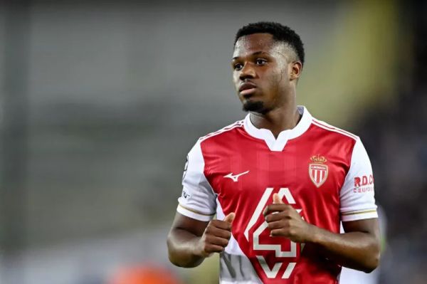 فاتی از تعویض شدن ناراضی است