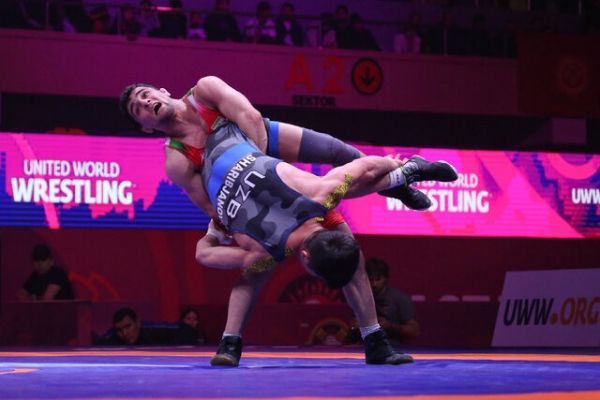  ایمان محمدی به مدال طلای قهرمانی کشتی فرنگی امیدها دست یافت