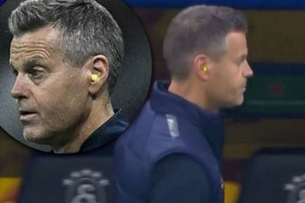  صدای هواداران گالاتاسرای سرمربی بودو گلیمت را وادار به استفاده از گوش‌گیر کرد