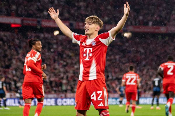  پیروزی بایرن مونیخ در شب گلزنی ستاره ۱۷ ساله