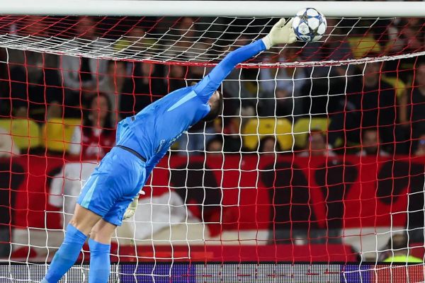  ویکاریو در میان بهترین دروازه‌بانان لیگ قهرمانان