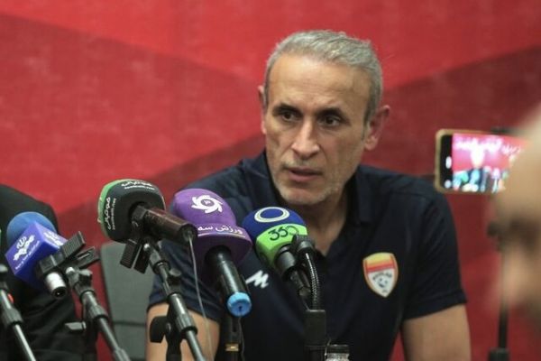  گل‌محمدی  تماشای یک بازی حداقل ۴۰۰هزار تومان هزینه دارد که برای یک هوادار مبلغ زیادی است