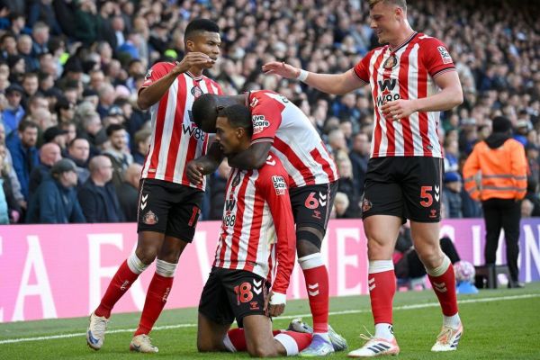  صعود تیم تازه‌وارد به رده دوم پس از پیروزی در خانه چلسی