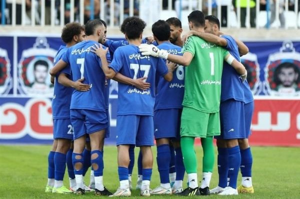 ادامه اعتصاب در استقلال خوزستان