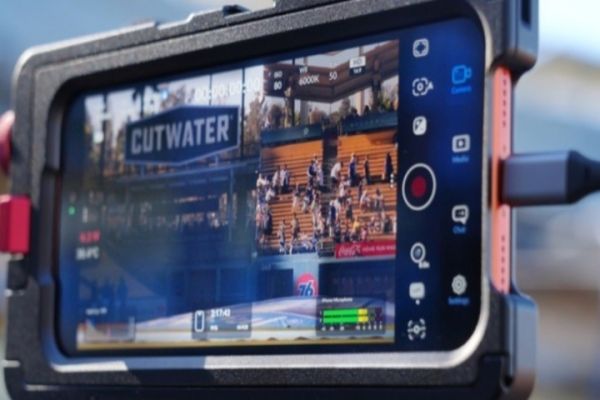  از زمین فوتبال تا باشگاه بدنسازی با آیفون ۱۷ پرو مکس