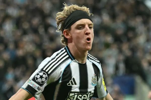 لیورپول به دنبال جانشینی برای محمد صلاح؛ گوردون و سمنیو در صدر فهرست