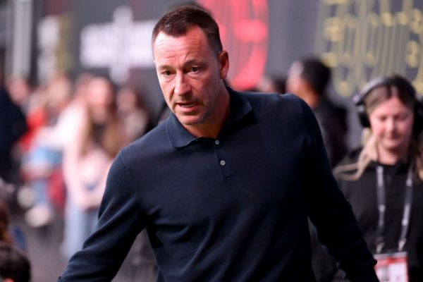 شرم آور خوانده شدن اجرای زنده اسطوره چلسی توسط طرفداران فوتبال