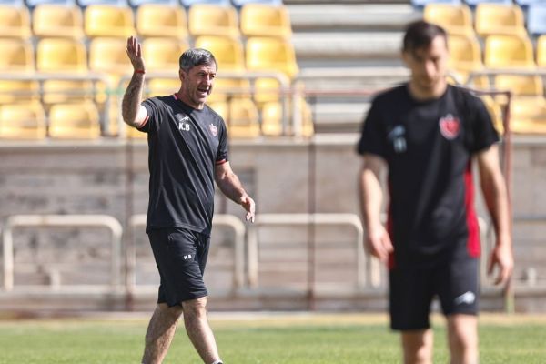  کریم باقری  دوست داشتم فردا هاشمیان روی نیمکت بنشیند