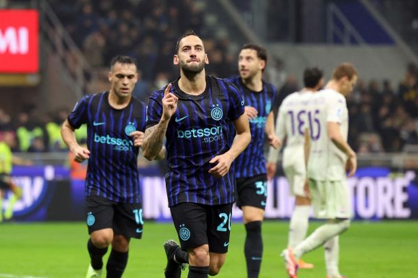 درخشش هاکان چالهاناوغلو در پیروزی اینتر مقابل فیورنتینا