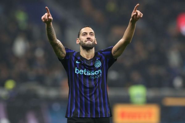 چالهان اوغلو اهمیت نمیدهم چه کسی درون دروازه است