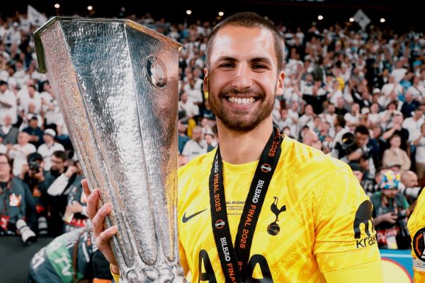 دروازهبان سابق تاتنهام، در ۲۶ سالگی از فوتبال خداحافظی کرد