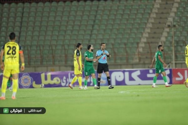  طعنه شمس‌آذر به داوری با یک پوستر  یعنی چشم داور ضعیف است