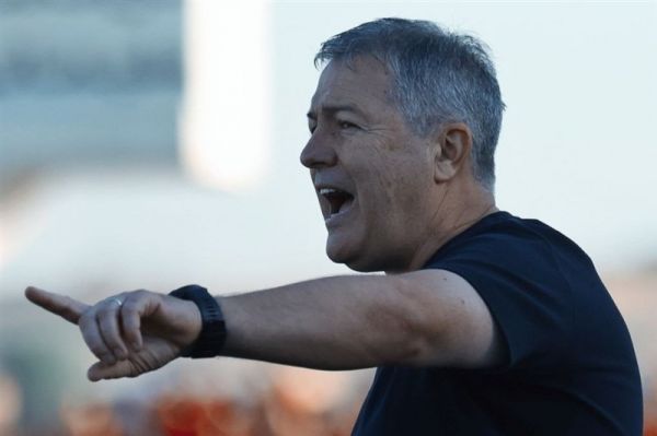 اسکوچیچ به خاطر حرکات احمقانه بعضیها، از حضور هواداران محروم هستیم