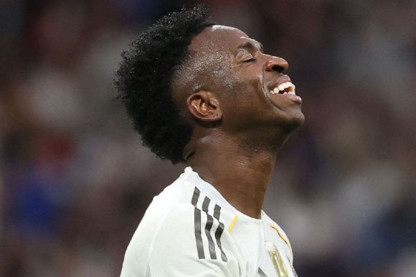  دفاع تمام قد ستاره رئال مادرید از هم تیمی پرحاشیه خود