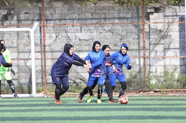 یاران مرجانه گلچین مقابل یاران ایراندوست؛ هنرمندان در انزلی پا به توپ شدند