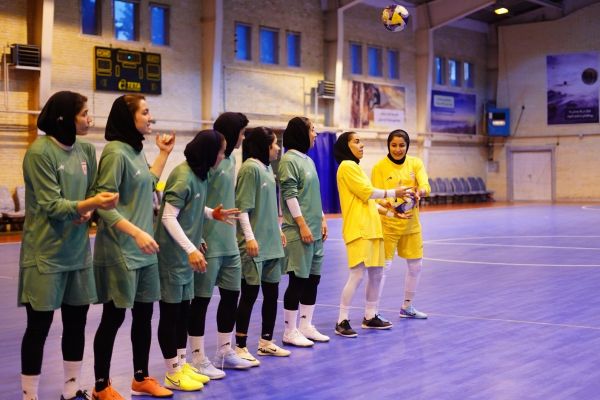 تمرین ملیپوشان فوتسال بانوان با تمرکز بر مرور برنامههای تاکتیکی