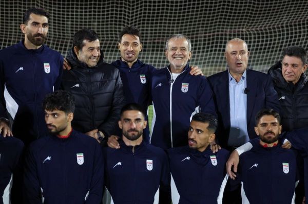  تمرین پرشور ملی‌پوشان با حضور رئیس‌جمهور؛ پزشکیان پا به توپ شد  عکس‌