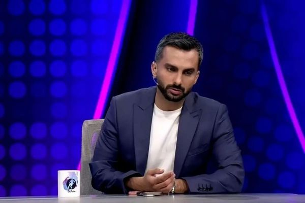  سوال روز  فرق گزارشگر خرم آباد با مجری فوتبال برتر چیست