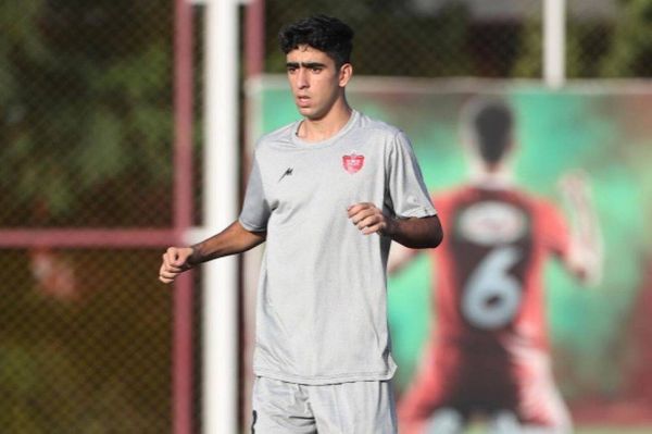  اقدام عجیب مربی پرسپولیس؛ علیپور چطور قرارداش را فسخ کرد