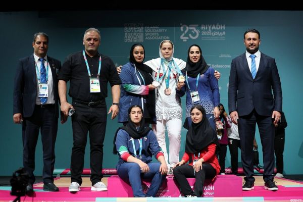  حسینی  بهشتی با غیرت طلا گرفت؛ آینده وزنه‌برداری بانوان روشن‌تر از همیشه