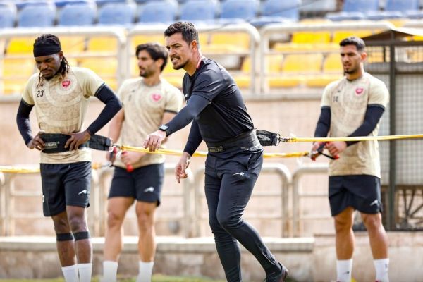  مربی جدید در تمرین پرسپولیس؛ والیم مشغول ارزیابی بدن‌هاست