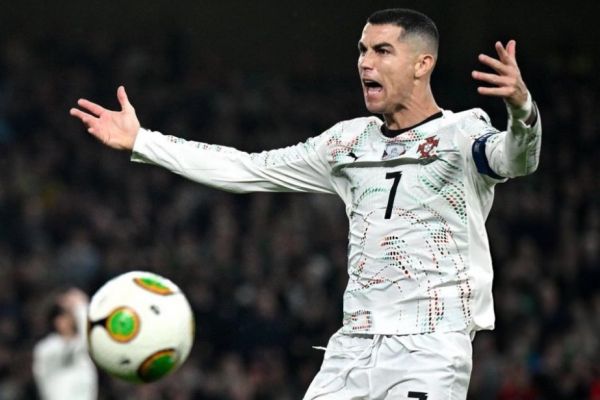 پرتغال شوکه شد اخراج رونالدو و شکست ۲-۰ مقابل ایرلند