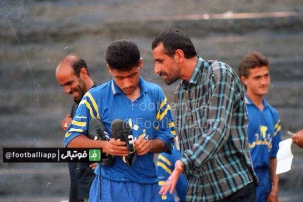  عکس نوشت؛ پدیده ۱۷ ساله ایران در کنار سردار سازندگی فوتبال پایه