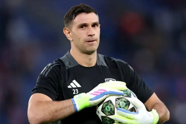 دروازهبان پرحاشیه آرژانتین جواب گتوزو را داد