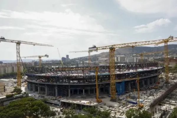 نیوکمپ برای بازی حساس بارسلونا هم آماده نمیشود