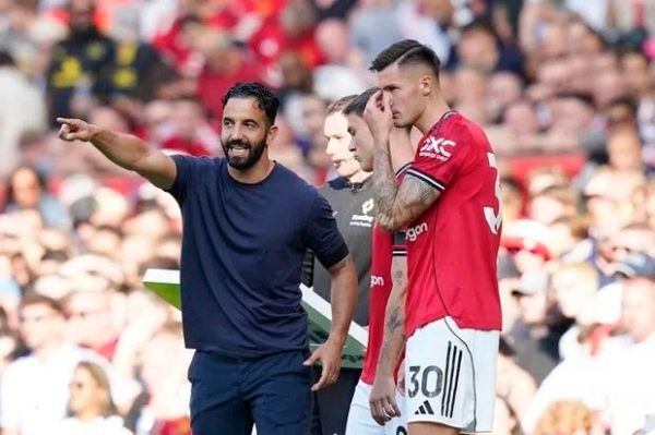 منچستریونایتد بدون مهاجم تا یک ماه آینده