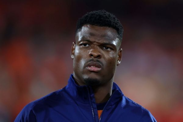 ستاره هلندی اینتر به دربی مقابل میلان میرسد