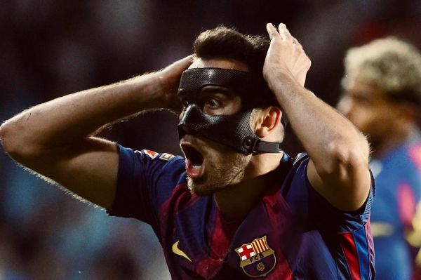  ستاره بارسلونا همچنان با نقاب بازی می‌کند