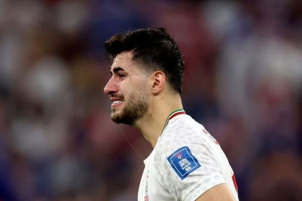 چهره نگران عزتاللهی؛ مصدومیتش سنگین است