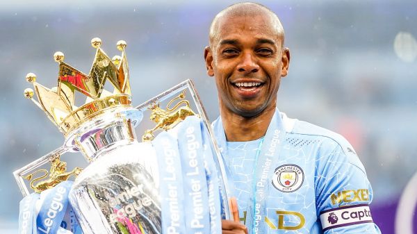 کاپیتان سابق منچسترسیتی رسماً از فوتبال خداحافظی کرد