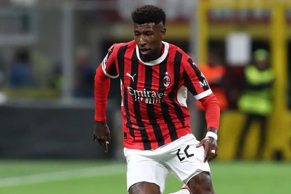 مدافع برزیلی در میلان، بیشتر از رونالدو درباره من حرف میزدند