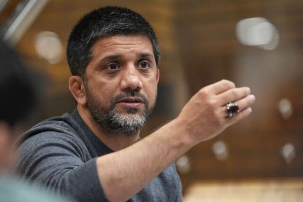 دبیر باید با کسانی که کار نمیکنند، برخورد کنیم