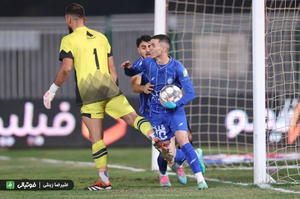 آغاز جنجال آسانی در تختی؛ شیطنت دروازهبان پادیاب