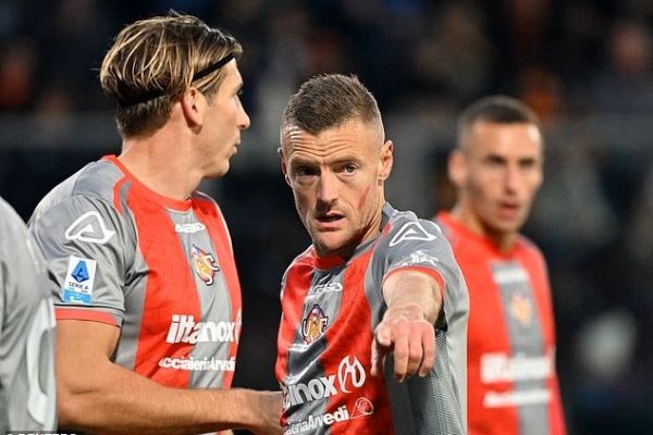 اقدام جالب جیمی واردی در حمایت از همسرش عکس