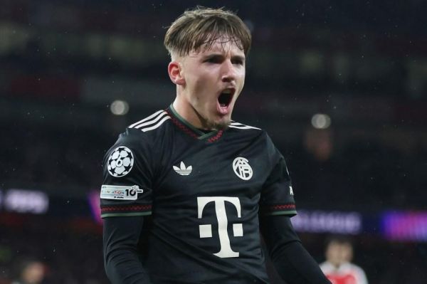  ستاره آرسنال که موقع گل بایرن مونیخ خوابش برده بود